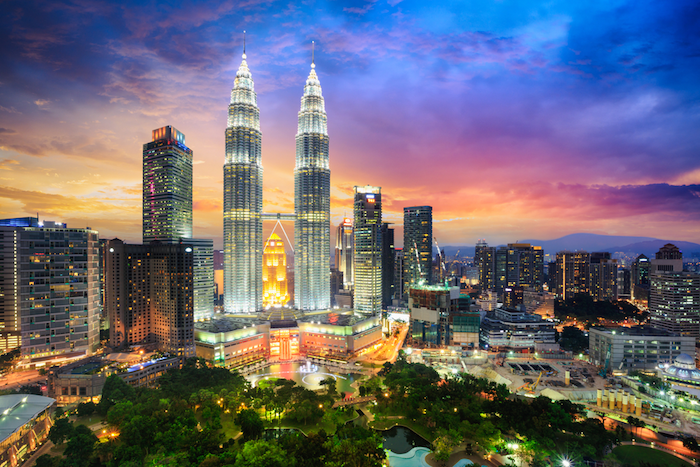 View tháp đôi Kuala Lumpur - Petronas twin towers 