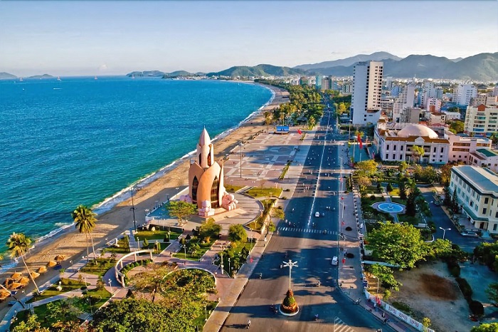 Bãi biển Trần Phú - Khu vực tốt nhất để đặt khách sạn Nha Trang